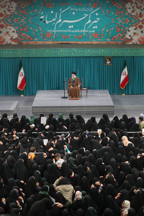 تصاویر/ دیدار هزاران نفر از زنان و دختران با رهبر معظم انقلاب