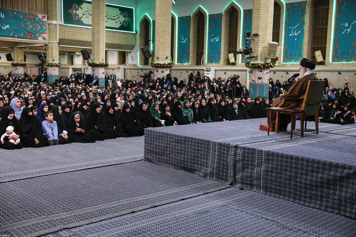 تصاویر/ دیدار هزاران نفر از زنان و دختران با رهبر معظم انقلاب
