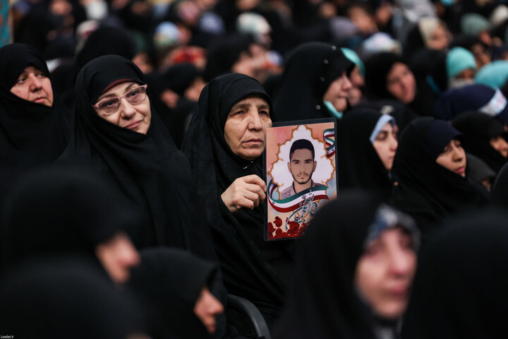 تصاویر/ دیدار هزاران نفر از زنان و دختران با رهبر معظم انقلاب