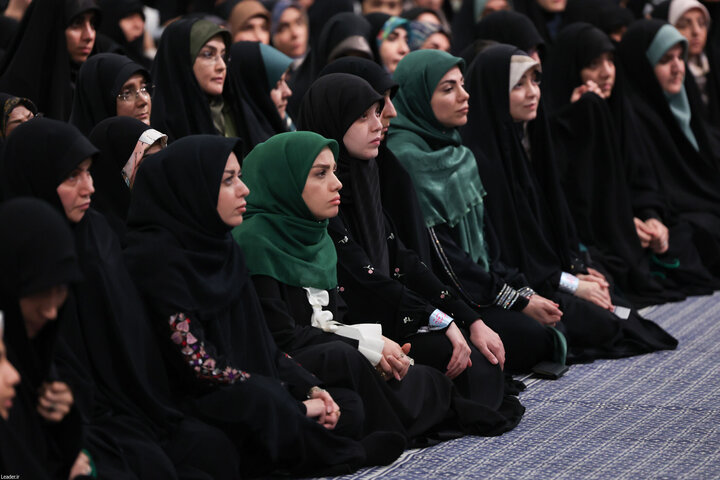 تصاویر/ دیدار هزاران نفر از زنان و دختران با رهبر معظم انقلاب