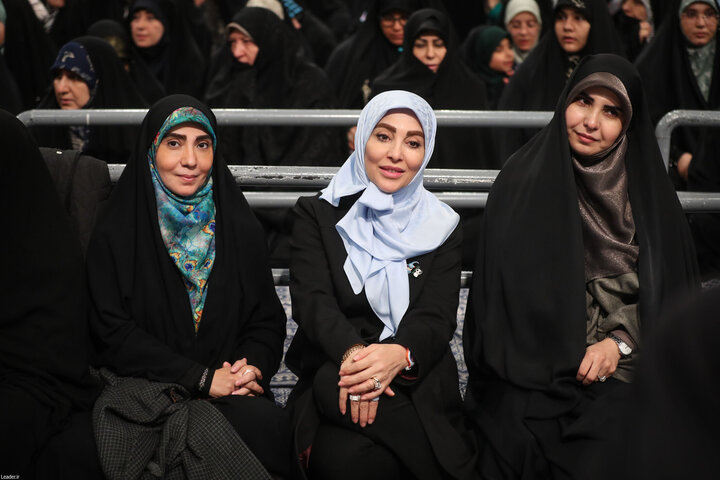 تصاویر/ دیدار هزاران نفر از زنان و دختران با رهبر معظم انقلاب