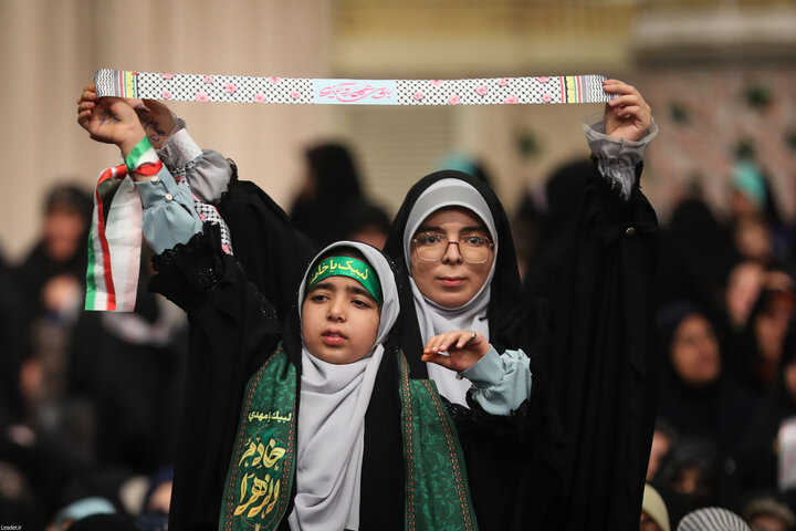 تصاویر/ دیدار هزاران نفر از زنان و دختران با رهبر معظم انقلاب