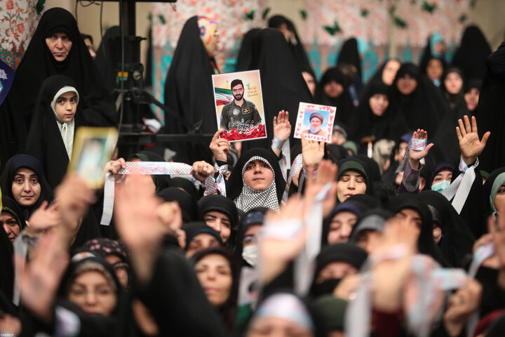 تصاویر/ دیدار هزاران نفر از زنان و دختران با رهبر معظم انقلاب