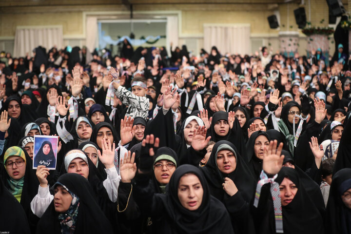 تصاویر/ دیدار هزاران نفر از زنان و دختران با رهبر معظم انقلاب