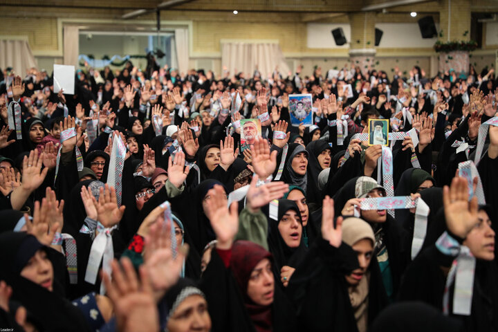 تصاویر/ دیدار هزاران نفر از زنان و دختران با رهبر معظم انقلاب