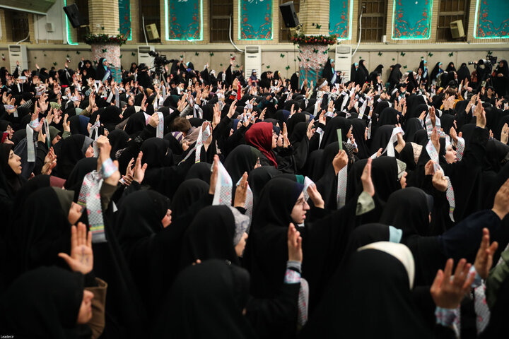 تصاویر/ دیدار هزاران نفر از زنان و دختران با رهبر معظم انقلاب