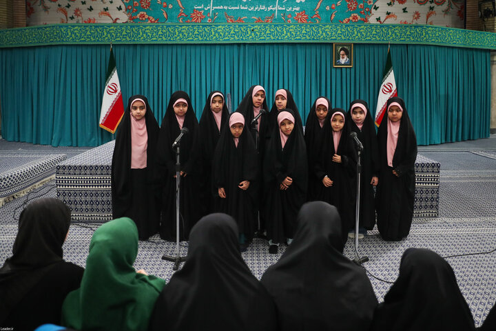 تصاویر/ دیدار هزاران نفر از زنان و دختران با رهبر معظم انقلاب