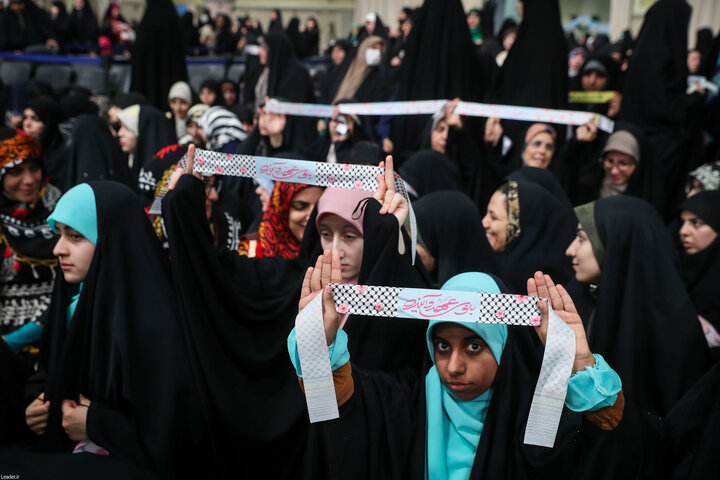 تصاویر/ دیدار هزاران نفر از زنان و دختران با رهبر معظم انقلاب