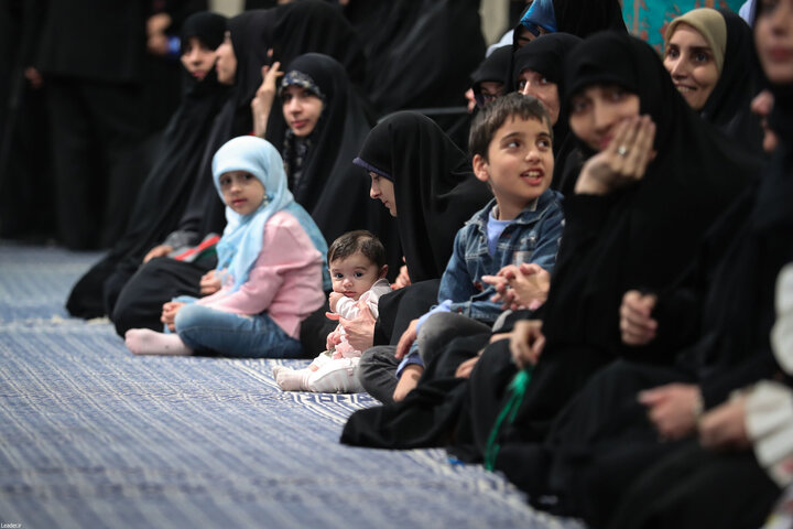 تصاویر/ دیدار هزاران نفر از زنان و دختران با رهبر معظم انقلاب
