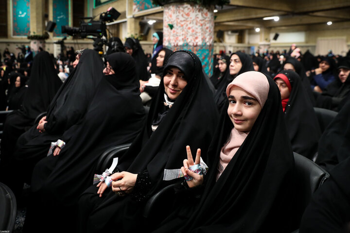 تصاویر/ دیدار هزاران نفر از زنان و دختران با رهبر معظم انقلاب