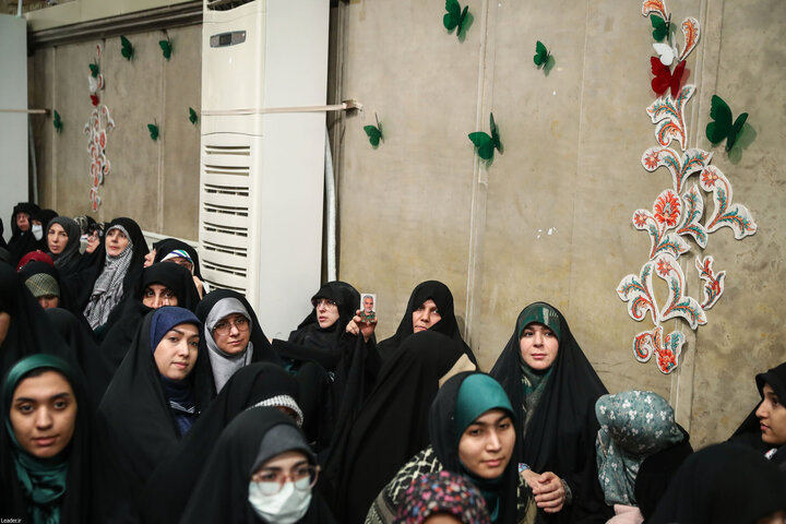تصاویر/ دیدار هزاران نفر از زنان و دختران با رهبر معظم انقلاب