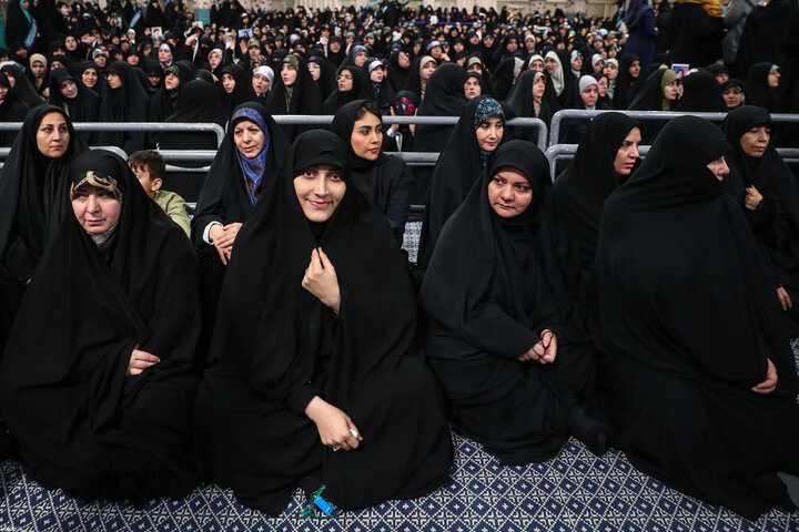 تصاویر/ دیدار هزاران نفر از زنان و دختران با رهبر معظم انقلاب