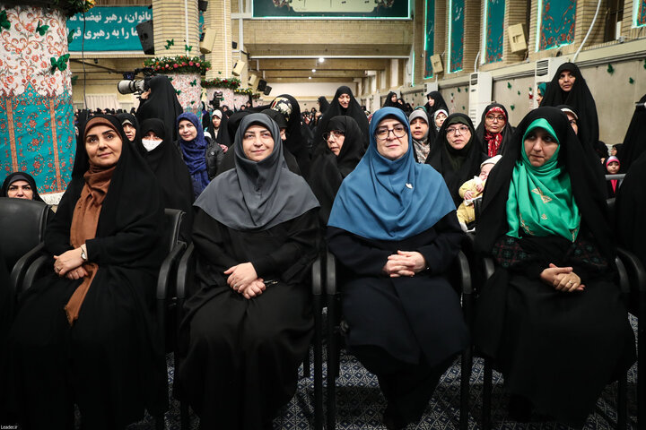تصاویر/ دیدار هزاران نفر از زنان و دختران با رهبر معظم انقلاب