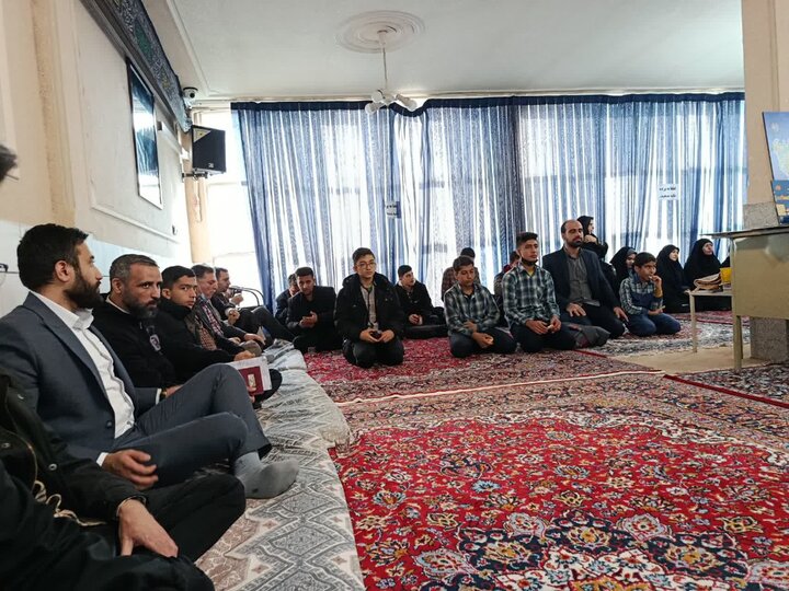 تصاویر/ديدار دانش‌آموزان فعال قرآنی اراک با نماینده ولی‌فقیه در استان مرکزی