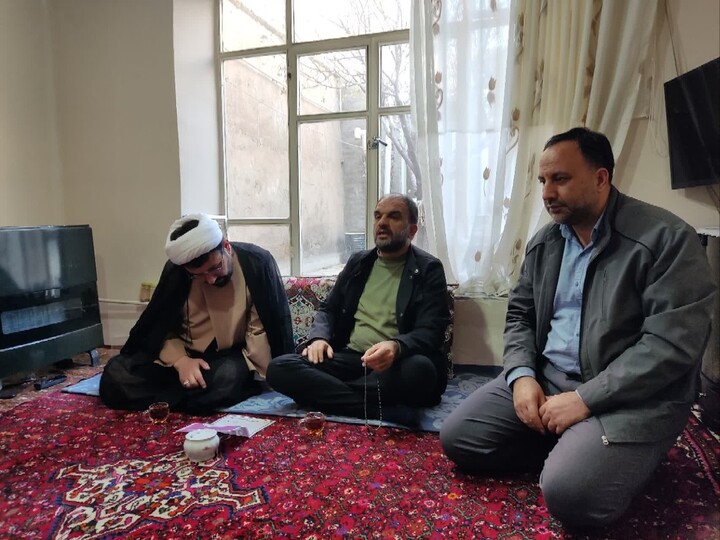 تصاویر / دیدار مسئول سازمان بسیج طلاب استان آذربایجان شرقی با خانواده شهید  حجت الاسلام یوسف محمدی