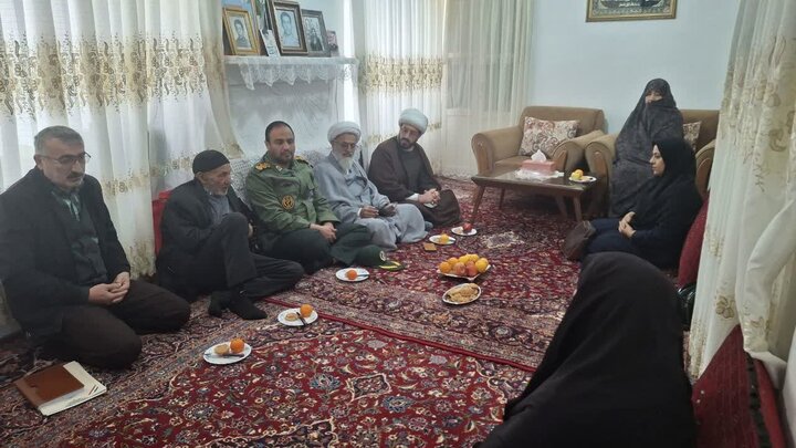 تصاویر/تجلیل از مادران شهدای تفرش در سالروز وفات حضرت ام‌البنین(س)