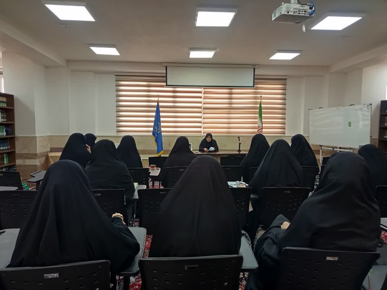 بررسی علمی «معناشناسی امامت از منظر علامه طباطبایی» در مدرسه علمیه ریحانه‌النبی(س) اراک