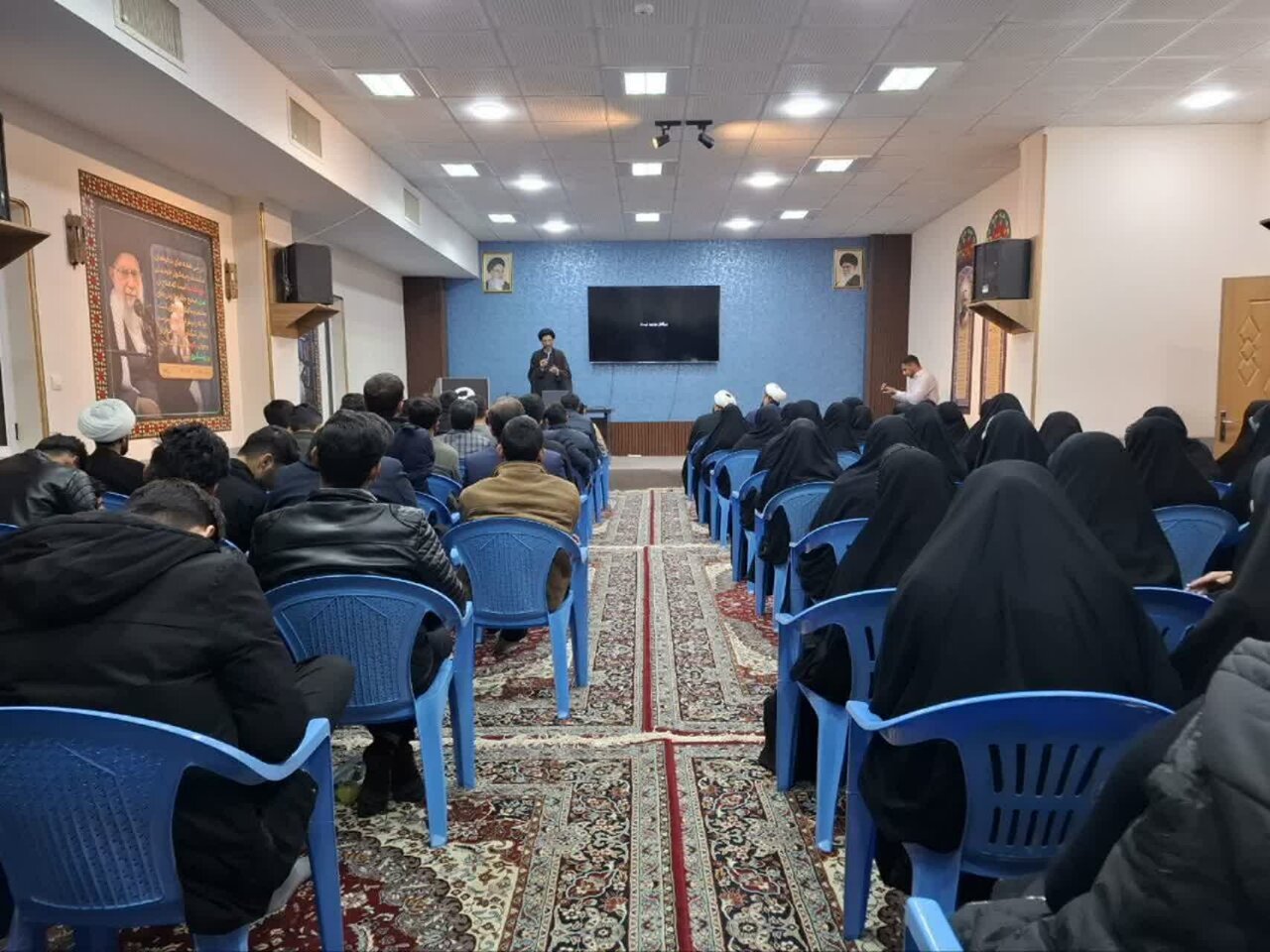 برگزاری نشست طلاب و دانشجویان بسیجی اردکان با محوریت «تبیین پیام تاریخی امام خمینی(ره)» +تصاویر