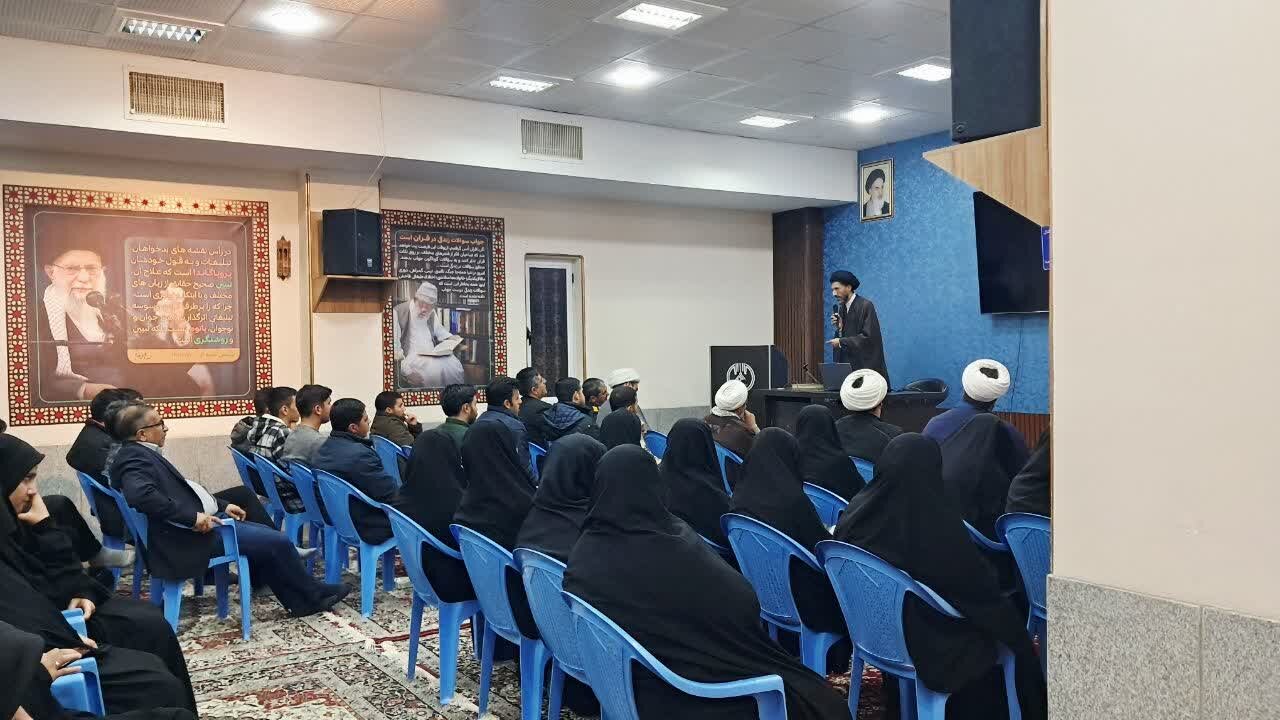 برگزاری نشست طلاب و دانشجویان بسیجی اردکان با محوریت «تبیین پیام تاریخی امام خمینی(ره)» +تصاویر