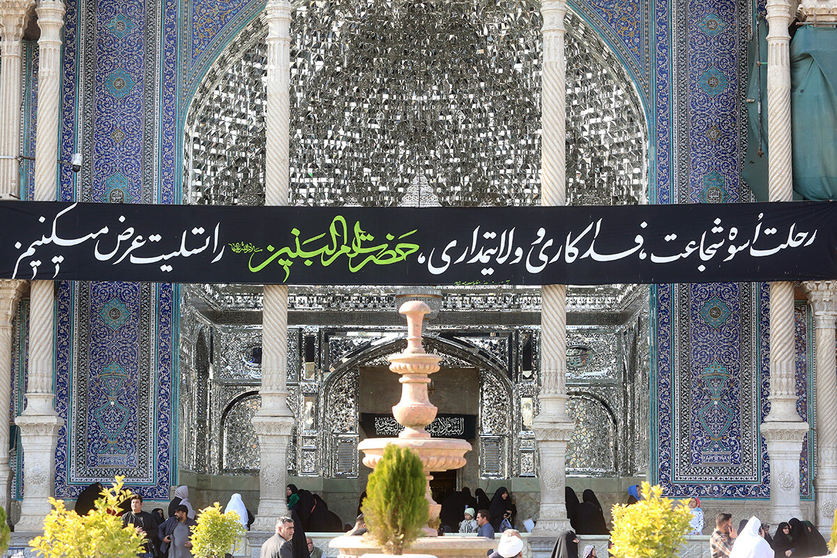 تصاویر/ حرم قم در عزای حضرت ام‌البنین(س) سیاهپوش شد