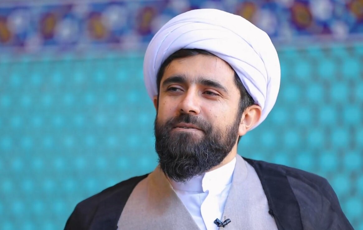 حضور خدا در همه لحظات؛ رمز رسیدن به مقام معنوی است