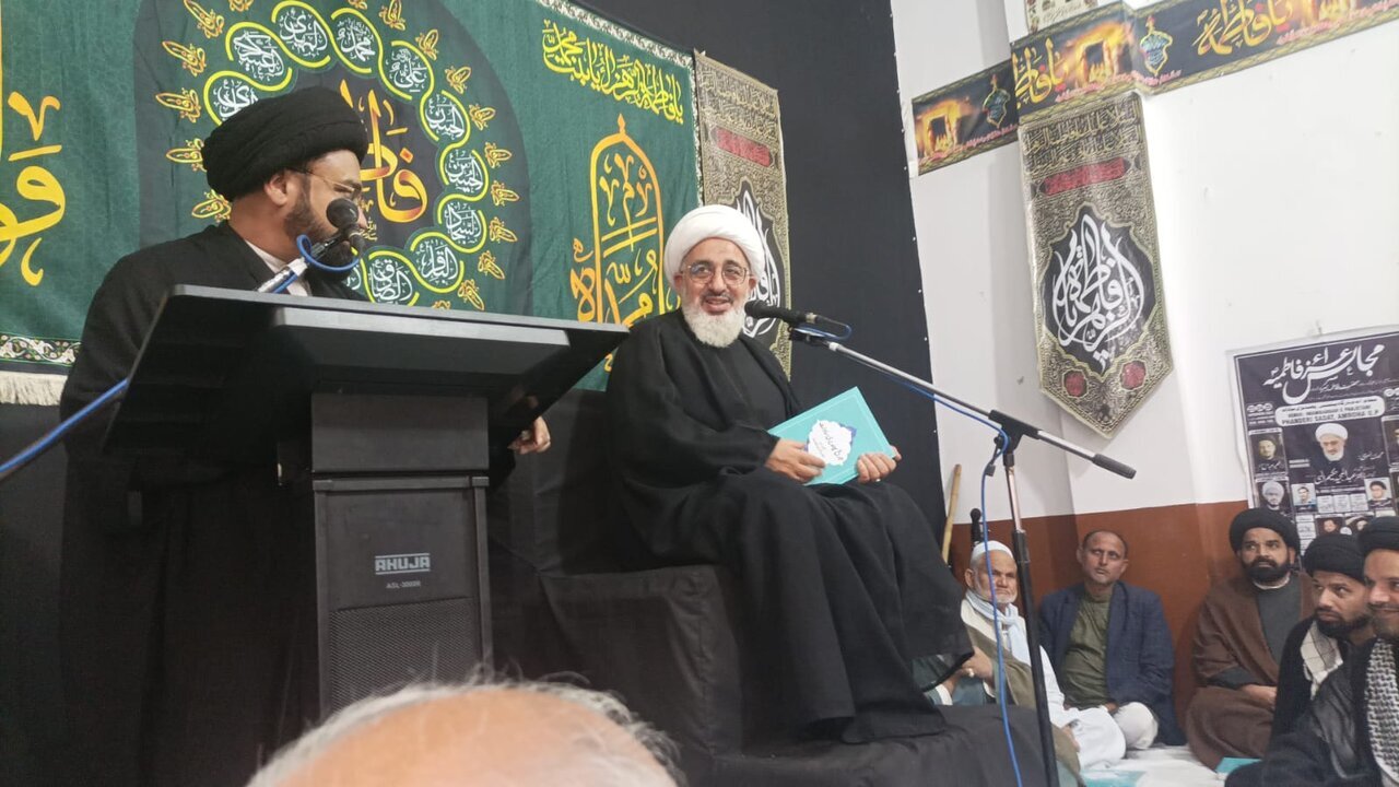 با حضور نماینده ولی‌فقیه در هند، تاریخ پندری سادات هند رونمایی شد