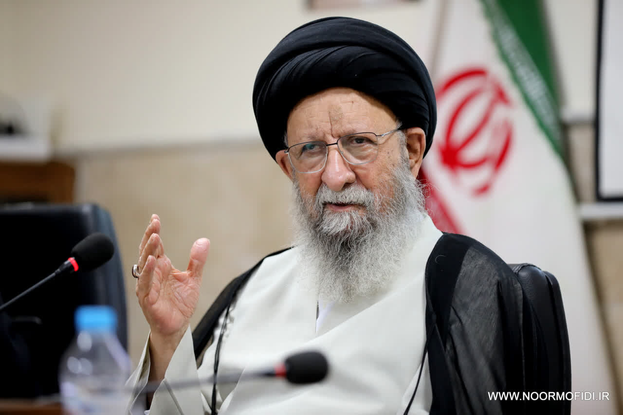 مسیر امام خمینی(ره) ادامه خط انبیا است