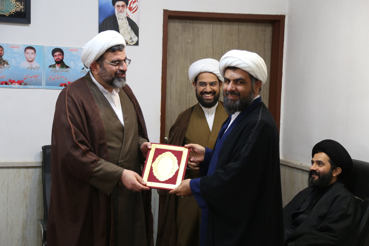 «آذر افروز» سرپرست معاونت امور طلاب و دانش آموختگان حوزه علمیه خوزستان شد