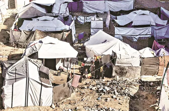 ग़ज़्ज़ा में आने वाले ट्रक बेसिक ज़रूरतें भी पूरी नहीं करते: हमास