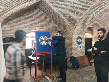 تصاویر / جشنواره ورزشی طلاب حوزه علمیه قزوین در رشته دارت و فوتبال دستی