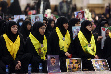 تکریم مادران و همسران شهدا در حرم حضرت معصومه (س) + تصاویر