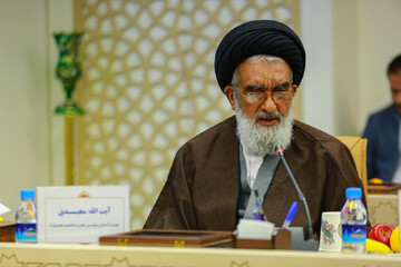 بقاع متبرکه مواضع روشن و به‌روز در رویدادهای جهان اسلام داشته باشند