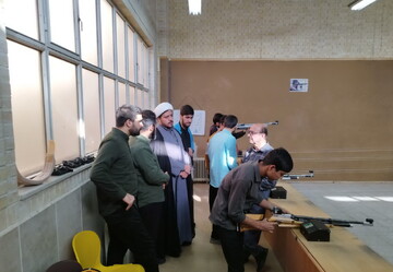 تصاویر/ مسابقات تیراندازی طلاب مدارس علمیه منطقه کاشان