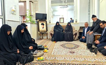 خانواده شهدا ستون‌های انقلاب اسلامی هستند