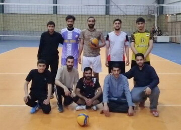 قهرمانی تیم مدرسه علمیه امیرالمومنین(ع) آران و بیدگل در مسابقات والیبال طلاب بسیجی