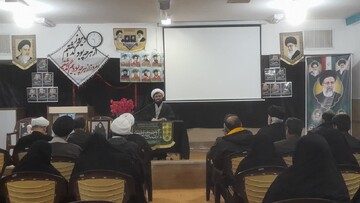 برگزاری مراسم تجلیل از مادران و همسران شهدا در مدرسه علمیه حضرت زهرا(س) میبد