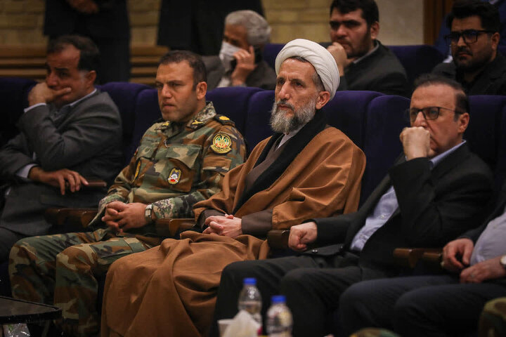 تصاویر / مراسم تکریم از مادران وهمسران شهدا با حضور امام جمعه قزوین