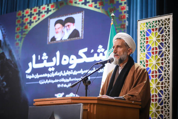 تصاویر / مراسم تکریم از مادران وهمسران شهدا با حضور امام جمعه قزوین