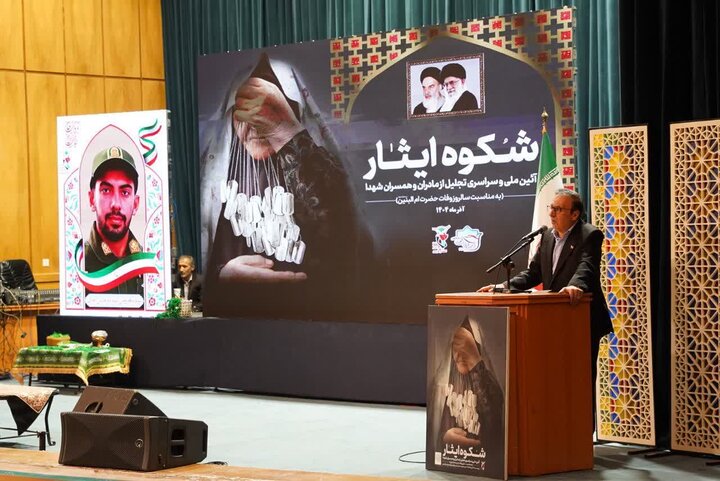 تصاویر / مراسم تکریم از مادران وهمسران شهدا با حضور امام جمعه قزوین