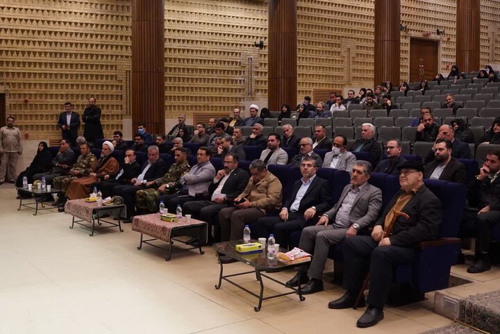 تصاویر / مراسم تکریم از مادران وهمسران شهدا با حضور امام جمعه قزوین