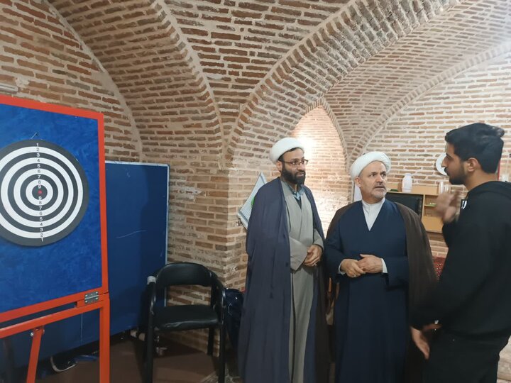 تصاویر / جشنواره ورزشی طلاب حوزه علمیه قزوین در رشته دارت وفوتبال دستی