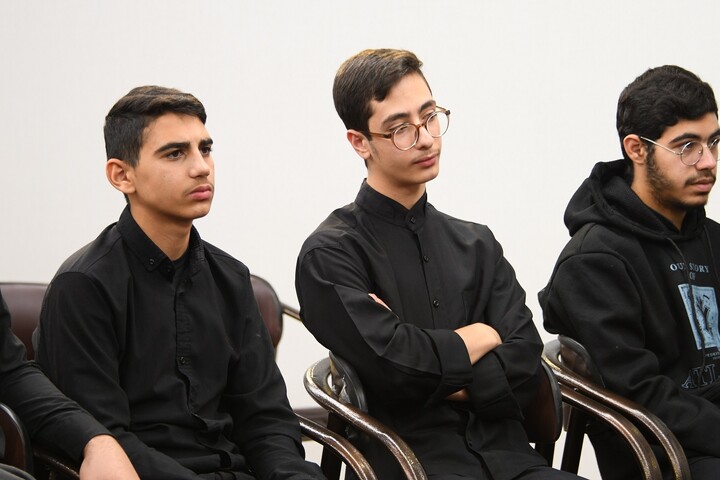 تصاویر| دیدار مسئولان و طلاب مدرسه علمیه مشکات شهرستان خمینی شهر با امام جمعه اصفهان