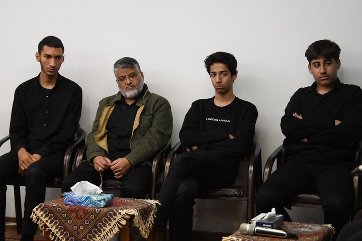 تصاویر| دیدار مسئولان و طلاب مدرسه علمیه مشکات شهرستان خمینی شهر با امام جمعه اصفهان