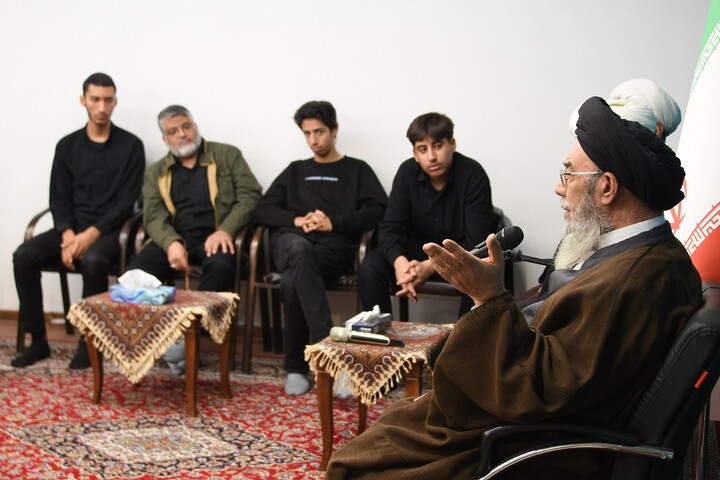 تصاویر| دیدار مسئولان و طلاب مدرسه علمیه مشکات شهرستان خمینی شهر با امام جمعه اصفهان