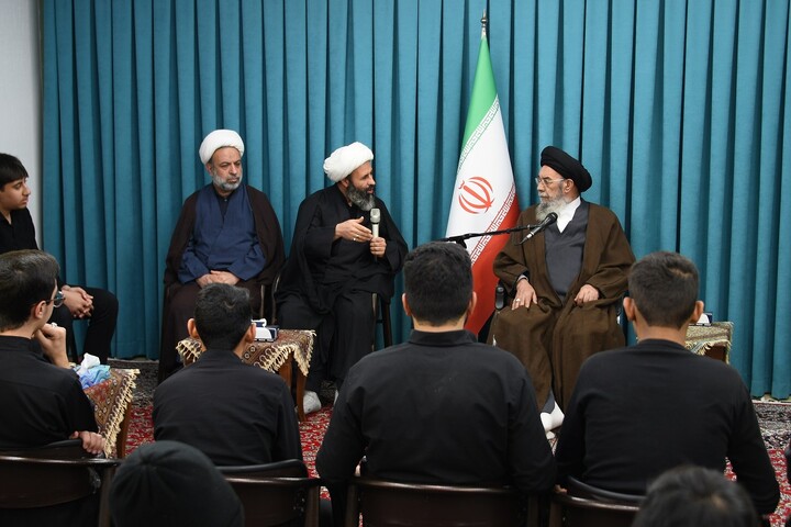 تصاویر| دیدار مسئولان و طلاب مدرسه علمیه مشکات شهرستان خمینی شهر با امام جمعه اصفهان