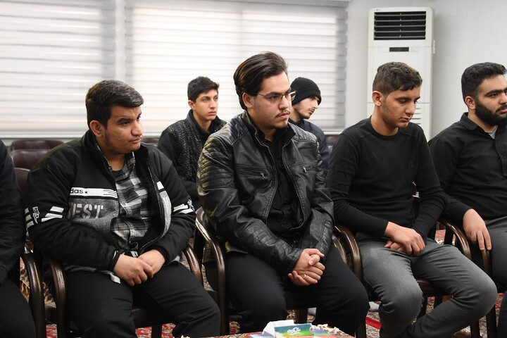 تصاویر| دیدار مسئولان و طلاب مدرسه علمیه مشکات شهرستان خمینی شهر با امام جمعه اصفهان