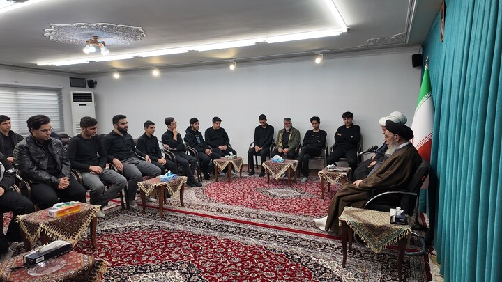 تصاویر| دیدار مسئولان و طلاب مدرسه علمیه مشکات شهرستان خمینی شهر با امام جمعه اصفهان