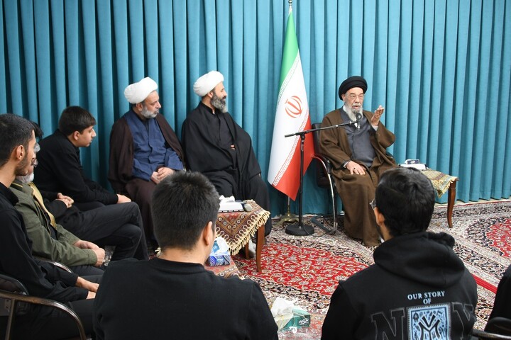 تصاویر| دیدار مسئولان و طلاب مدرسه علمیه مشکات شهرستان خمینی شهر با امام جمعه اصفهان