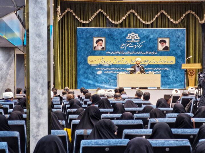 تصاویر/ دوره توانمند سازی طلاب فعال در آموزش و پرورش( معلم تمدن ساز)