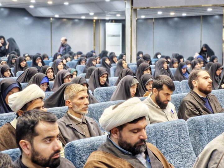 تصاویر/ دوره توانمند سازی طلاب فعال در آموزش و پرورش( معلم تمدن ساز)